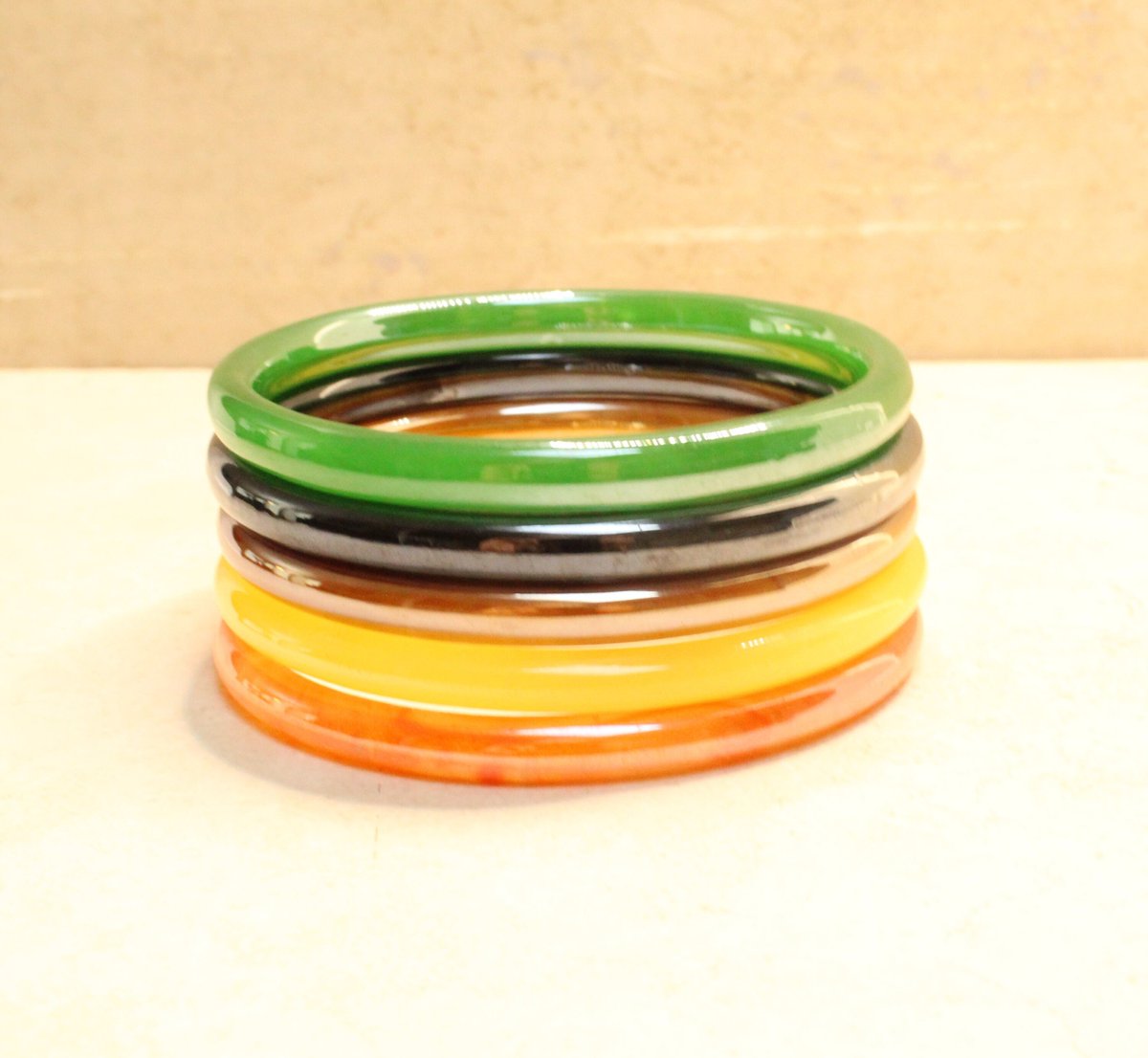 deniboardman's tweet photo. Fused Glass Bangle Bracelets Set of Five or Purchase Separately Stacking Bangles- Black Brown Green Yellow Orange - Vintage https://t.co/gpF64VsObk #fusedglass #bangle #bracelet #stacking #setoffive #vintage #giftforher #cutterstone #etsy https://t.co/Bz3eVQknhz