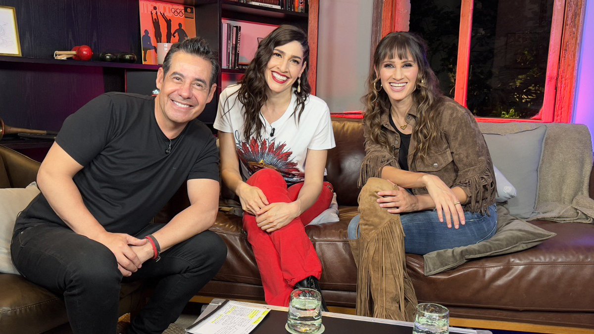 haashoficial's tweet photo. Ya pueden ver nuestra entrevista con @YordiRosado 😍😍😍😍 Hubo de todo. ☺️ Es increíble platicar así con un amigo incondicional. 
👉🏼 https://t.co/hQvxPqeWNj https://t.co/KwiuPw710B