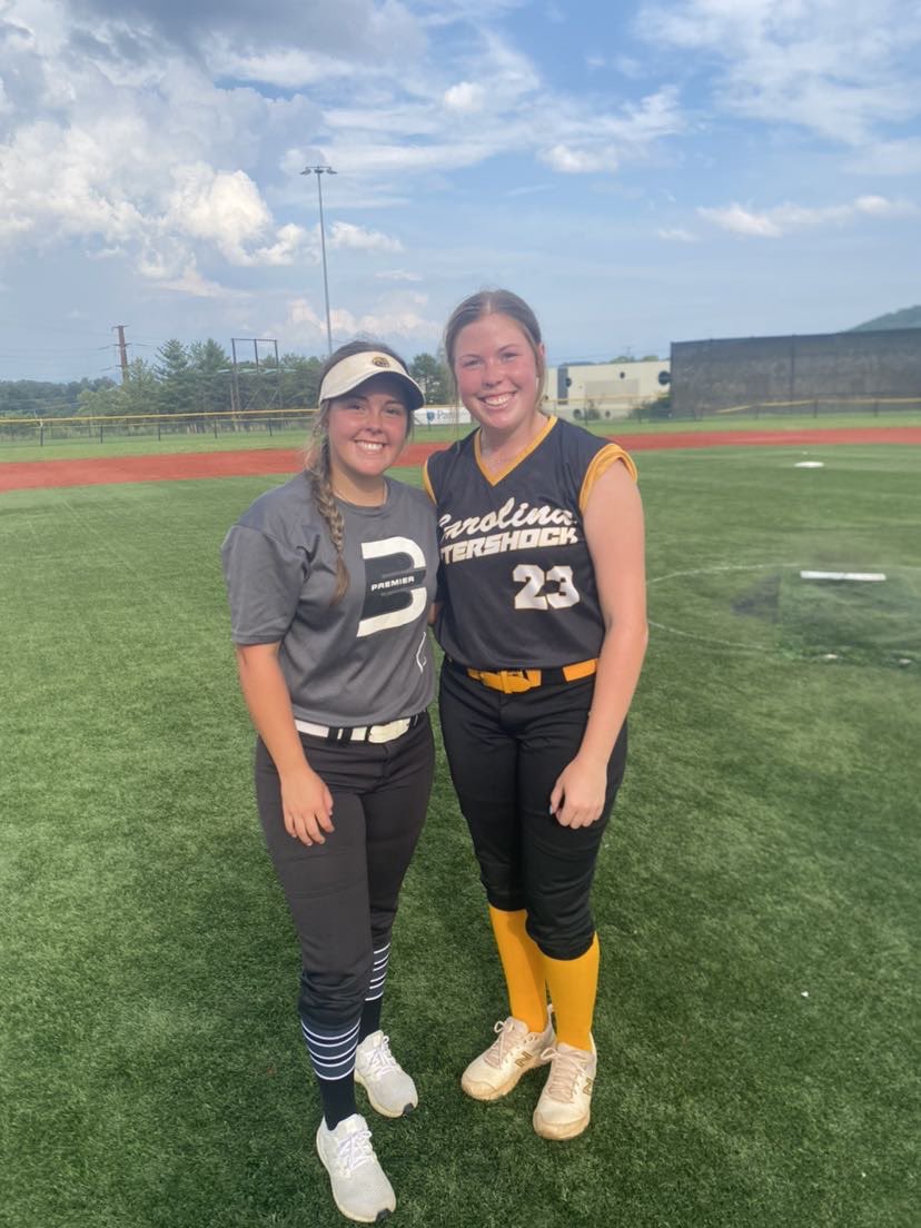 rainey_payton's tweet photo. Bomb squad with my girls, future roomie, and future teammate = GREAT weekend!! 💣💙💛 @lacey_hennessy @sarahbryant2004 @cokersball @Softball_CoachB https://t.co/vxmMmOBVG4