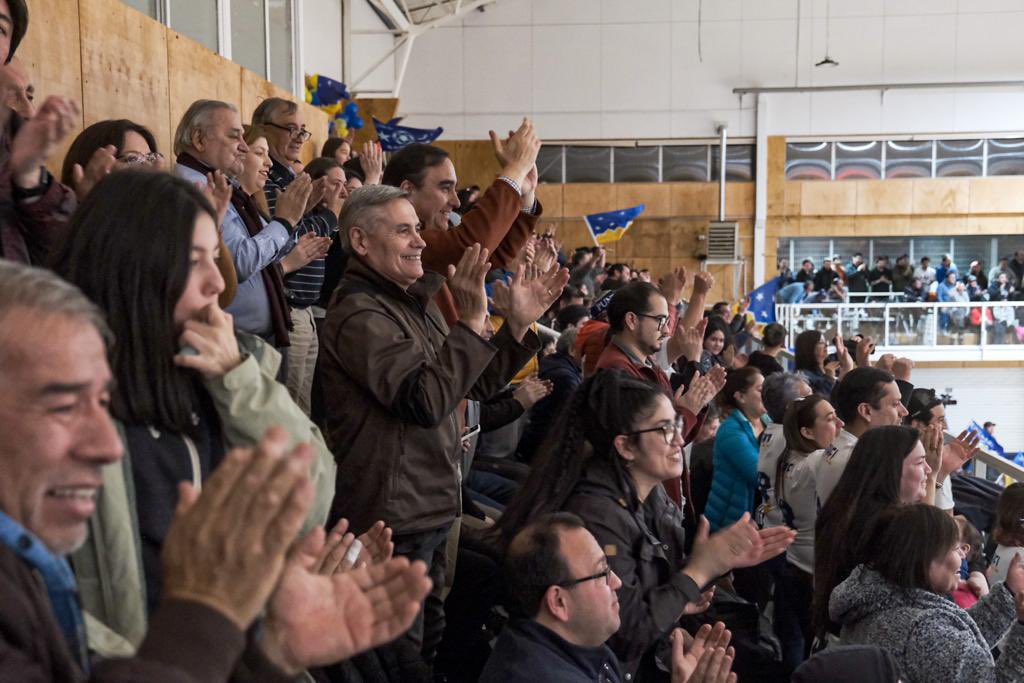 gore_magallanes's tweet photo. En un gimnasio Fiscal repleto de magallánicos la Selección de Punta Arenas derrotó por 3 goles a 2 a A.C Barnechea y continúa puntero de la Liga de Ascenso de Futsal de la ANFP.

Felicitaciones a los jugadores y a todos los que hicieron posible esta fiesta del deporte. https://t.co/H2CgqiO9nx