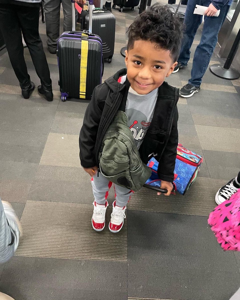 callme100kk's tweet photo. Someone is headed on another vacation 😍😍✈️✈️✈️ https://t.co/PV51sQkiFE