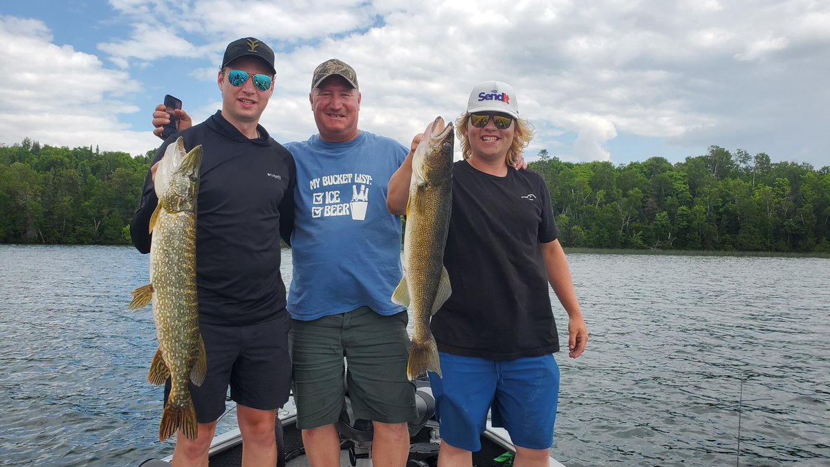 HangLooseOD's tweet photo. Double hogs! Guide season has been full of big fish as of late. Happy 4th of July. 7/2 https://t.co/FpCkBHCnaL