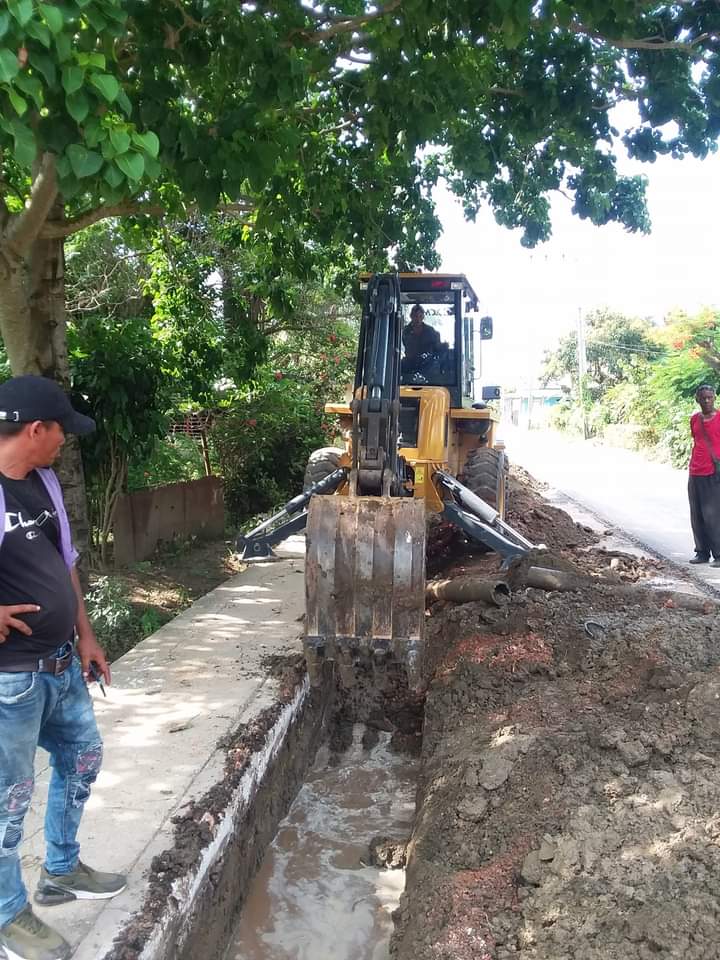 Se iniciaron los trabajos de rehabilitacion de las redes hidráulicas de calle 10 en Rafael Freyre en #Holguín como parte de las acciones para mejorar el servicio a la población