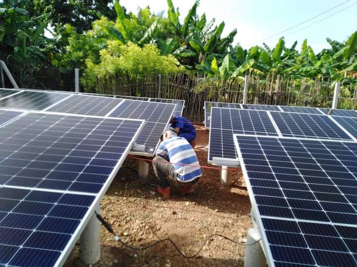 Holaguaa's tweet photo. Largo día, desde horas tempranas se reiniciaron los trabajos del cambio de matriz energética en la estación de Bombeo El Cocal de la  #EAAHolguín
lográndo terminar el montaje de la bomba, aterramiento e instalación eléctrica. https://t.co/95m3TTEVSL
