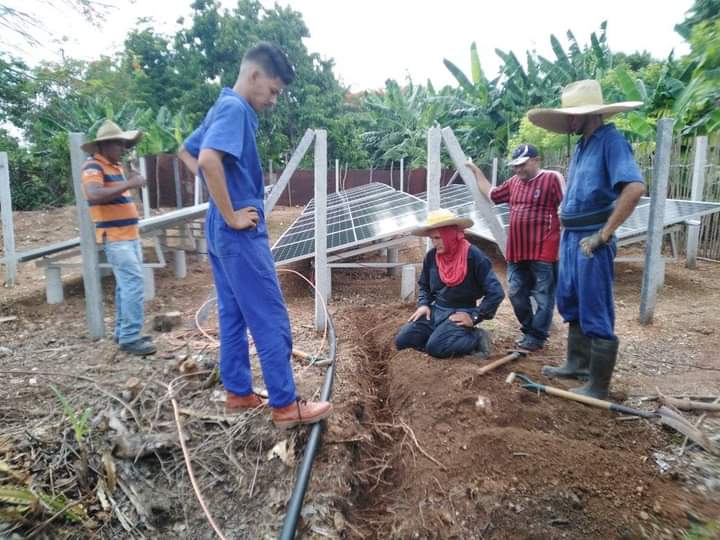 Holaguaa's tweet photo. Largo día, desde horas tempranas se reiniciaron los trabajos del cambio de matriz energética en la estación de Bombeo El Cocal de la  #EAAHolguín
lográndo terminar el montaje de la bomba, aterramiento e instalación eléctrica. https://t.co/95m3TTEVSL