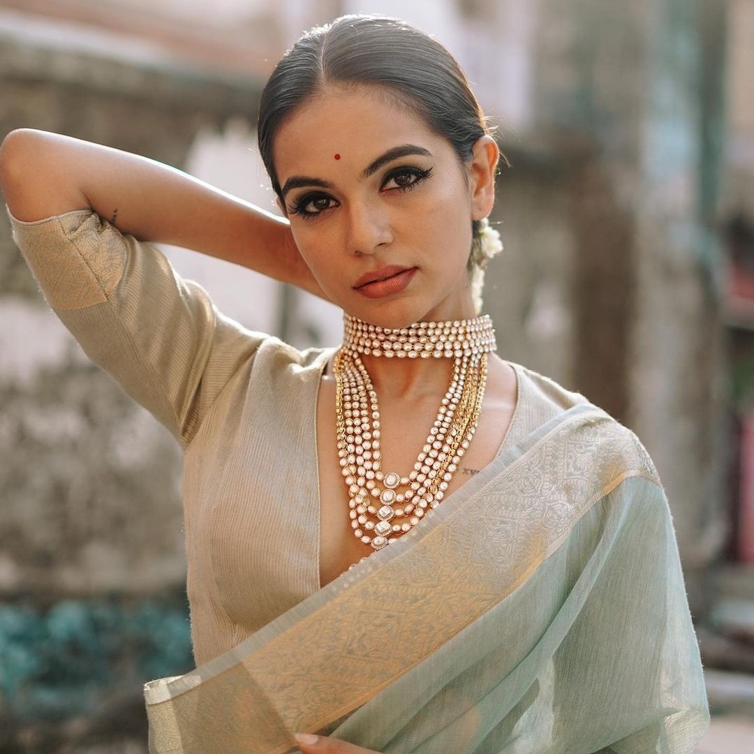 #MonishaMohanMenon