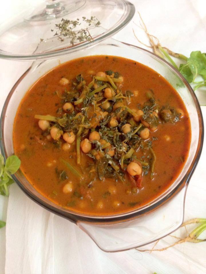 Chickpea Spinach Curry.
#recipe: t.me/navaszen/4320

#VegetarianCurry 
#ChickpeaCurry
#SpinachCurry
#HealthyCurry
#CurryLovers 
#navascooking 
#NavaKrishnan