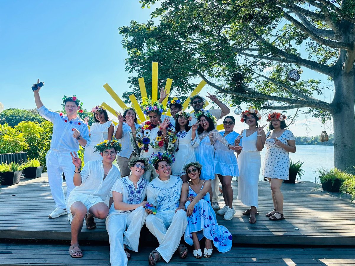 mandragora_bb's tweet photo. Hice mi fiesta de cumpleaños con temática de MIDSOMMAR ☀️🌺🌸🌼 https://t.co/mK9NONMhdY