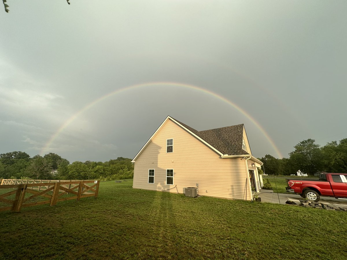 coding_dave's tweet photo. Full 🌈 just off Woodbury Pike / John Bragg Hwy. @RuthSevereWx @MboroSevereWx  @NashSevereWx #tspotter https://t.co/gHkE9z5kAo