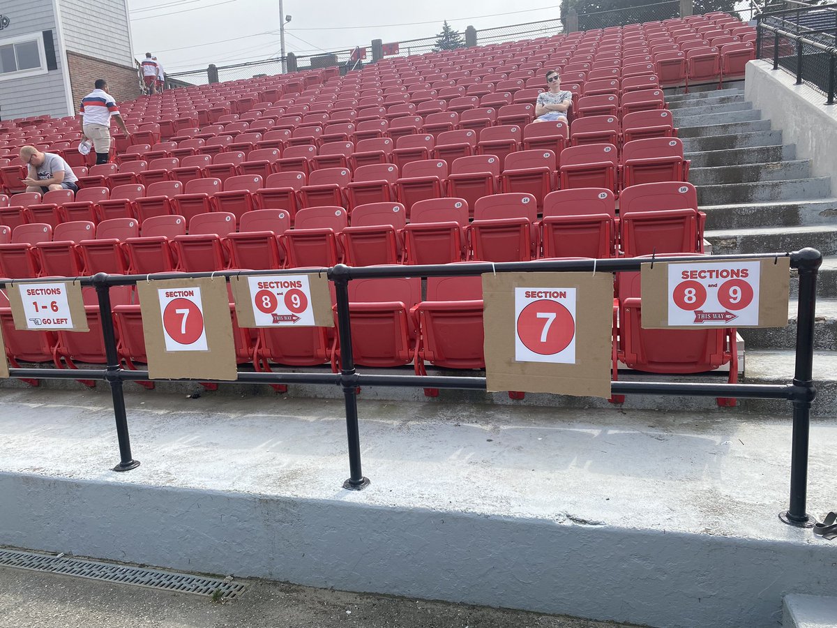 OfScrum's tweet photo. Special thanks to the absolute GENIUS who set up this signage prior to the @NEFreeJacks Eastern Conference Final yesterday, thus avoiding the constant log jam of new fans standing in front of us trying to figure out where their seats are! It was magic! #fortquincy #pleasefixit https://t.co/cGxXVZ1ero