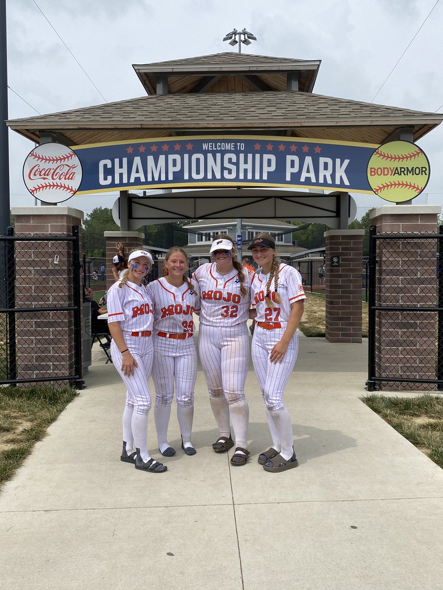 a_siggy99's tweet photo. Great weekend at the Midwest Firecracker tournament in Kokomo, IN! We put up a great fight today in bracket play! Super excited for next week @MojoMunoz18u https://t.co/JJvmmXrIZv
