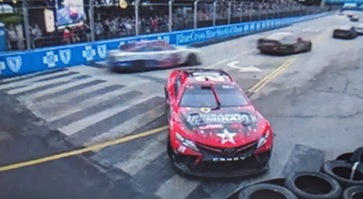 Mike_Sullivan44's tweet photo. Christopher Bell goes around while in side by side commercials. https://t.co/J4f34owNQc