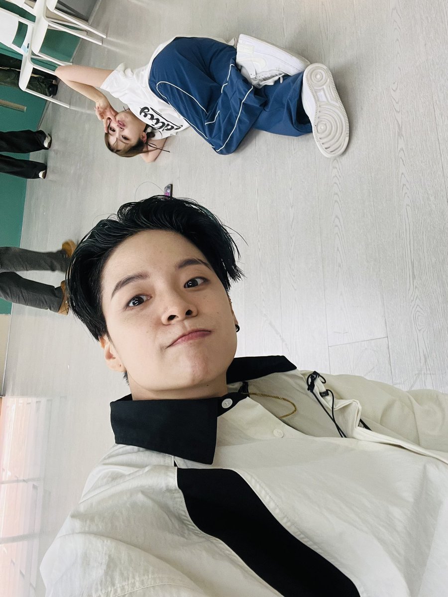 amberliu's tweet photo. FWENDS 💜 https://t.co/cu0SphaYII