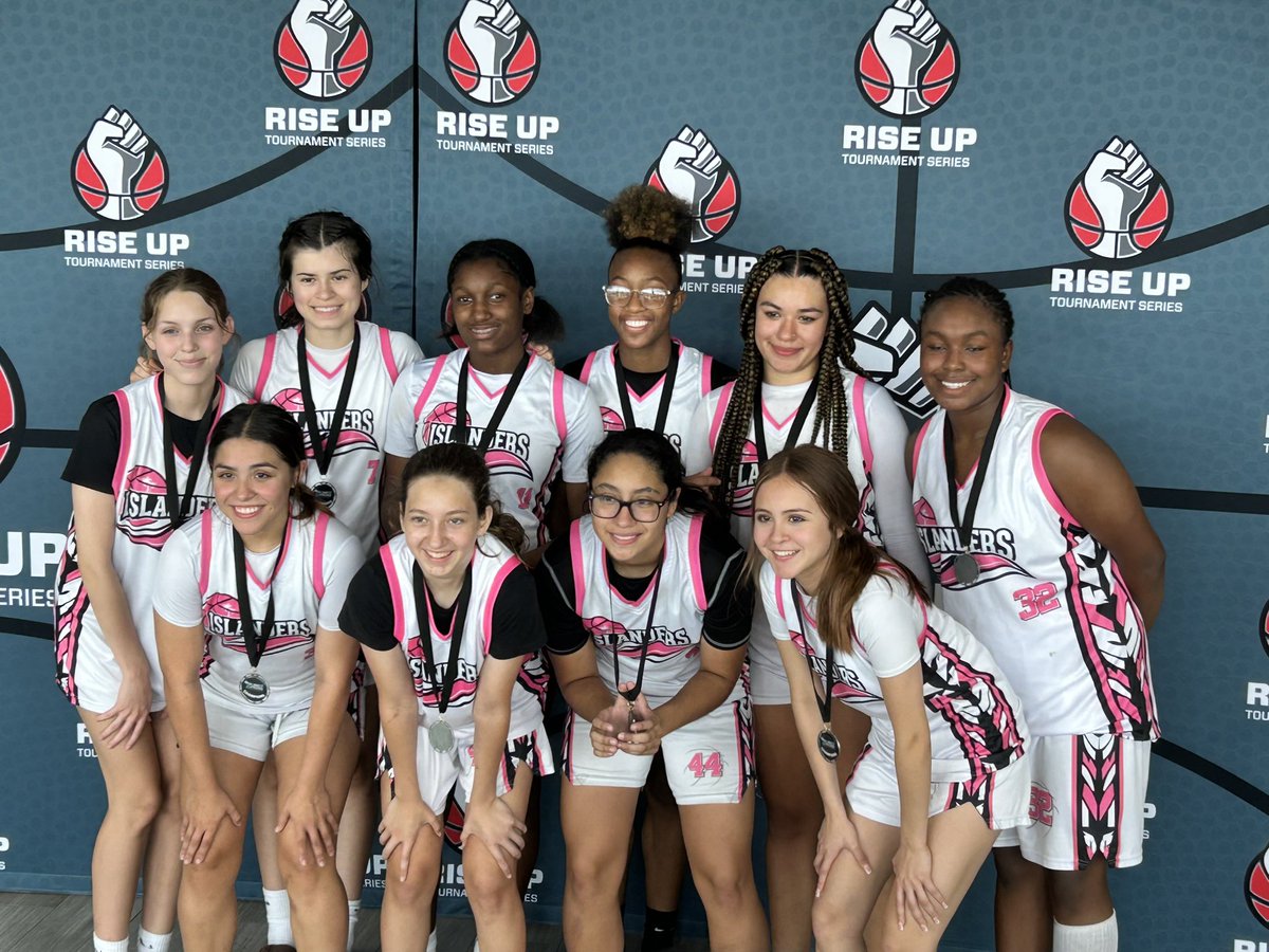 I had a great time watching <a href="/HayleeRivers_/">Haylee Rivers</a> and <a href="/MadisonBrown_07/">Madison Brown</a> today. Thank you <a href="/saislanders/">SA Islanders</a> for giving these young ladies an opportunity to grow their games and get better this summer. Coach <a href="/alexiatorre10/">alexia torres</a> is an amazing coach and had them playing lockdown defense today.🏀🐎