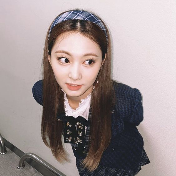 TALK TO ME OR ELSE YOU HATE TZUYU 😡🤭
let me rate your fav idol out of 10 based on a random thing ! (i choose 😁)