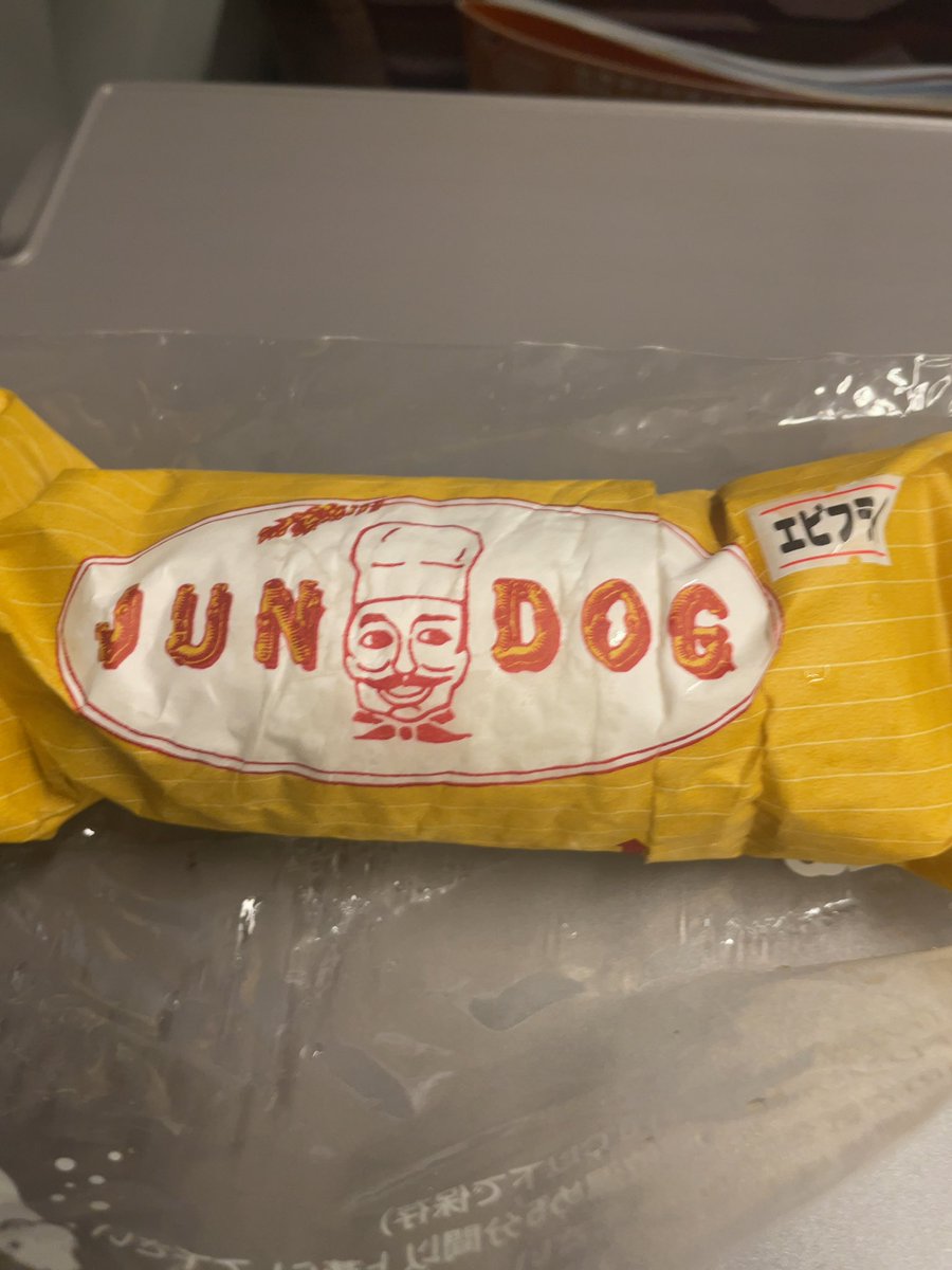 S_ao_B0313's tweet photo. 札幌へ向かいながら朝ごはん!
#JUNDOG!!
具はエビフライ!おいしかったーーー! https://t.co/PXmU3GDJo5