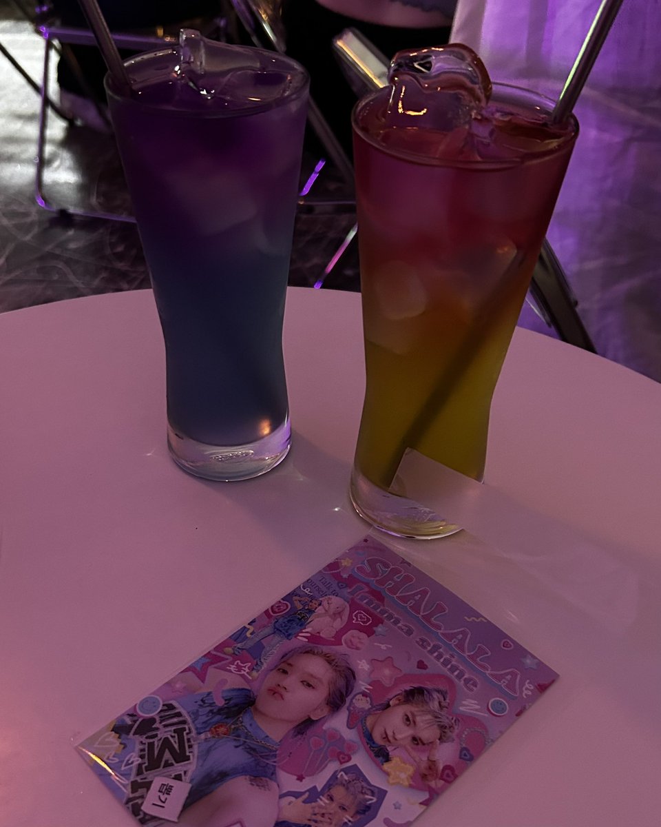 🍹망원바이브

음료도 맛있고 분위기도 너무 조앗어요
태용이 직캠보면서 강냉이 먹으니까 걍 여기가 몰디브(안가봄)엿음

#SHALALA한_툥냥이의_햅삐_벌쓰파티
#마음만_준비하고와