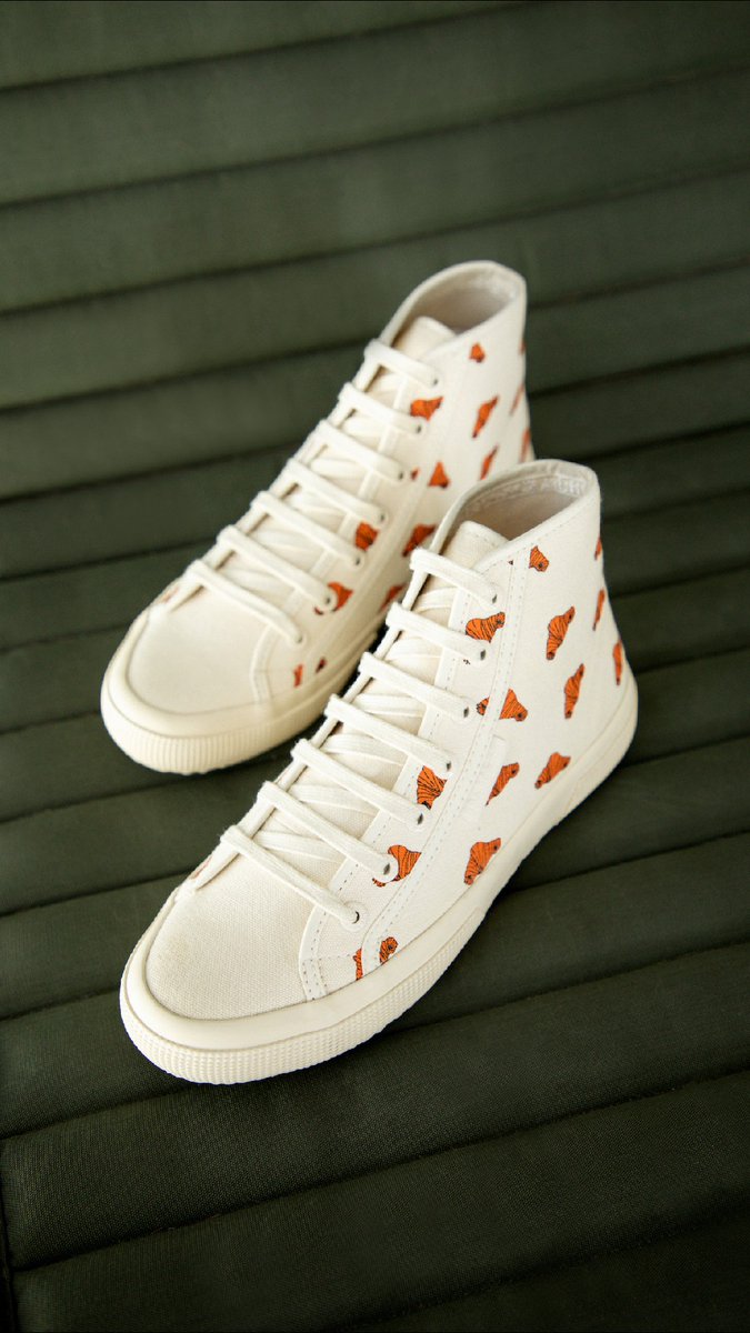 Wanted to eat a croissant? Wear them too! 🥐
Superga x Tiong Bahru Bakery going on Sale now → ow.ly/3M4P50OWyQq