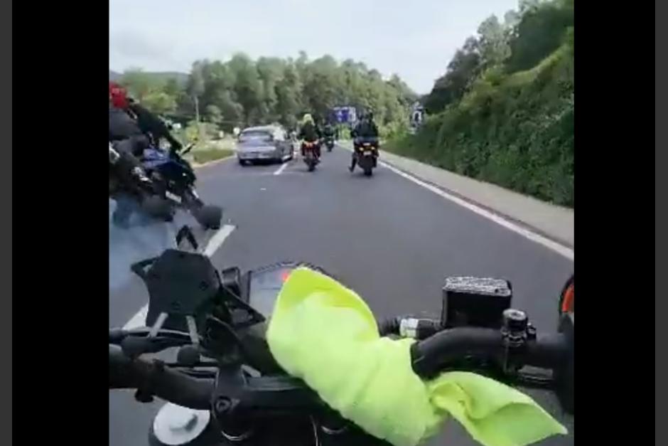 soy_502's tweet photo. 🚨¡IMPACTANTE! | ¡Impactante! Así fue el accidente donde murió un motorista en Tecpán

Un video muestra el momento del accidente. 

https://t.co/PLVFosc525 https://t.co/YWM0oBQkr6