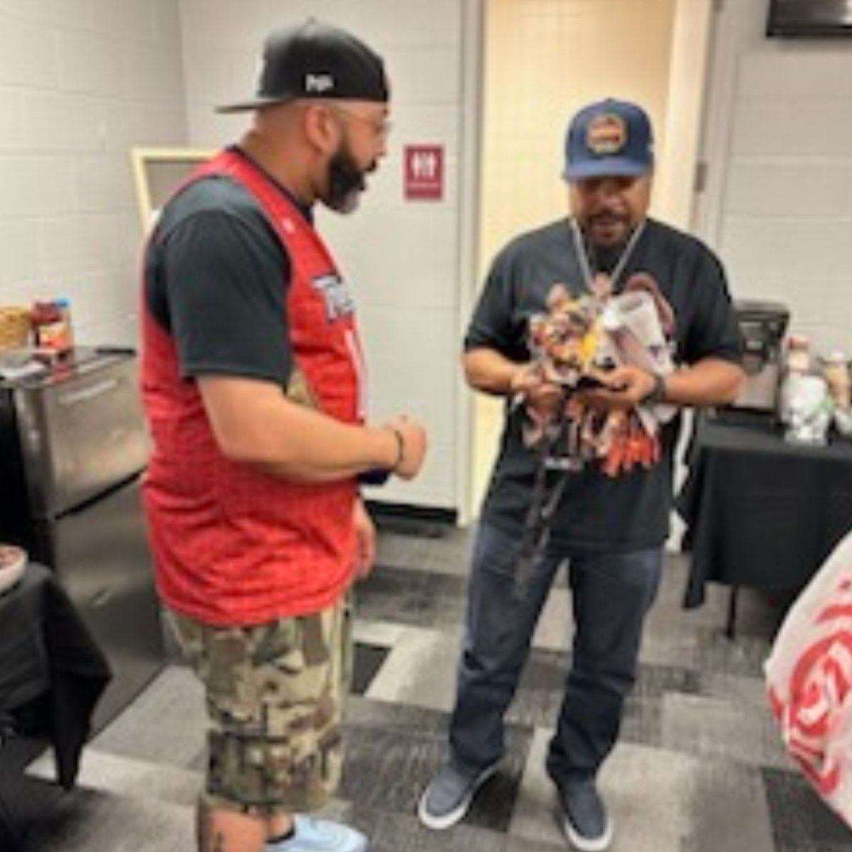 3Mbows's tweet photo. Created A Custom BIG 3 Bowtie for Ice Cube
@icecube @3Mbows https://t.co/DxQaJsGIvY