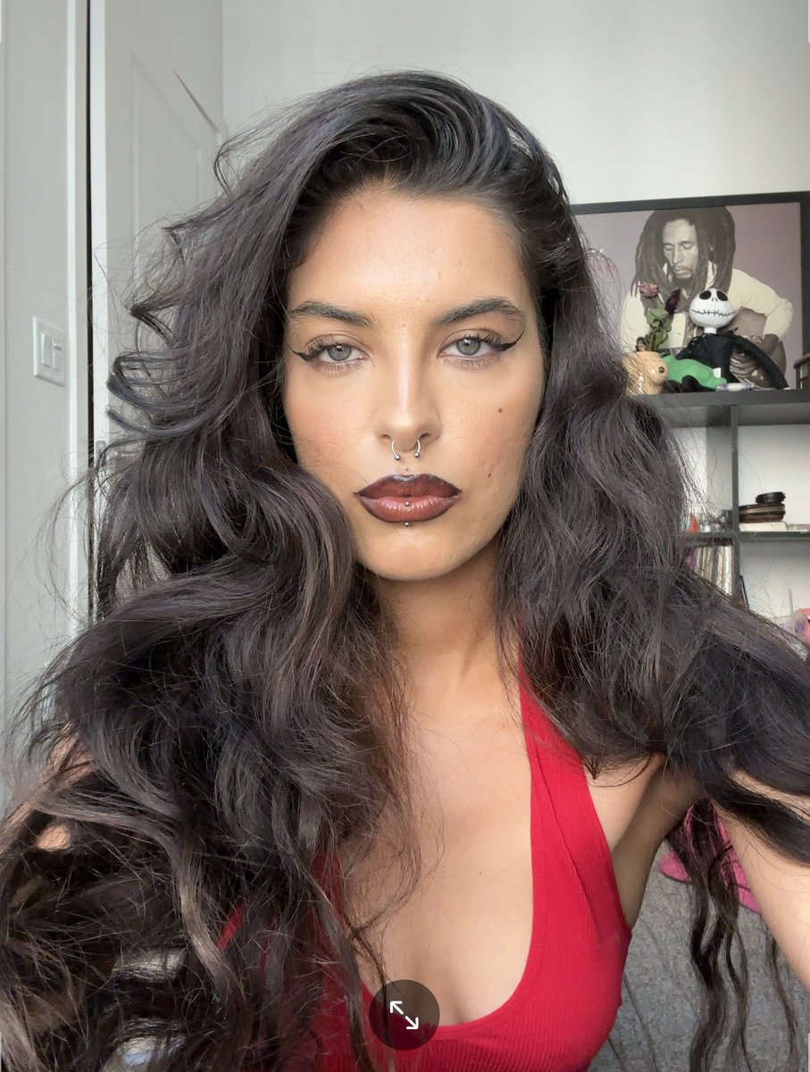 wenderzz69's tweet image. do you see the boobie mug in the back