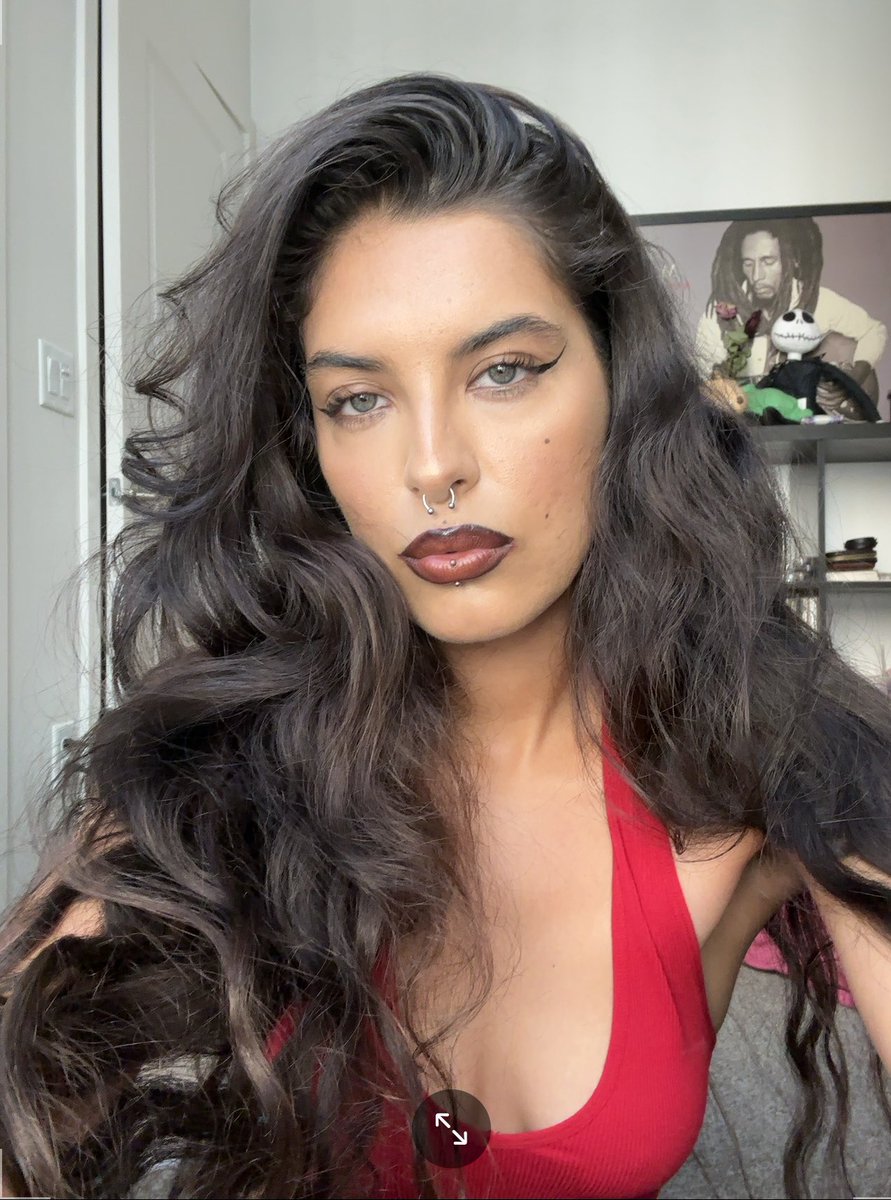 wenderzz69's tweet image. do you see the boobie mug in the back