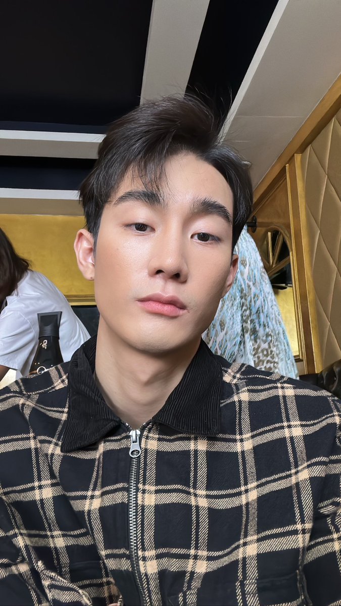 fforcejs's tweet image. Q9  #OnlyFriendsSeries