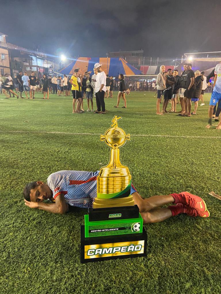 Fui na Disney e bati no Mickey, campeão crlhooo 💙❤️🏆✋🏽😝🤚🏽