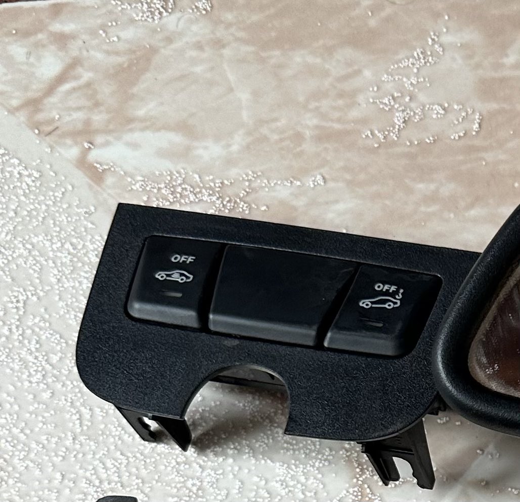 sotmo77's tweet photo. @lawayhdez Qué tal bro, nuevamente aquí molestando. Compré ya el retrovisor y los botones para desactivar alarma, sabes si cortaron el arnés? Esque no encuentro los
Conectores para el retrovisor y botones https://t.co/YKqMTWX7Yy