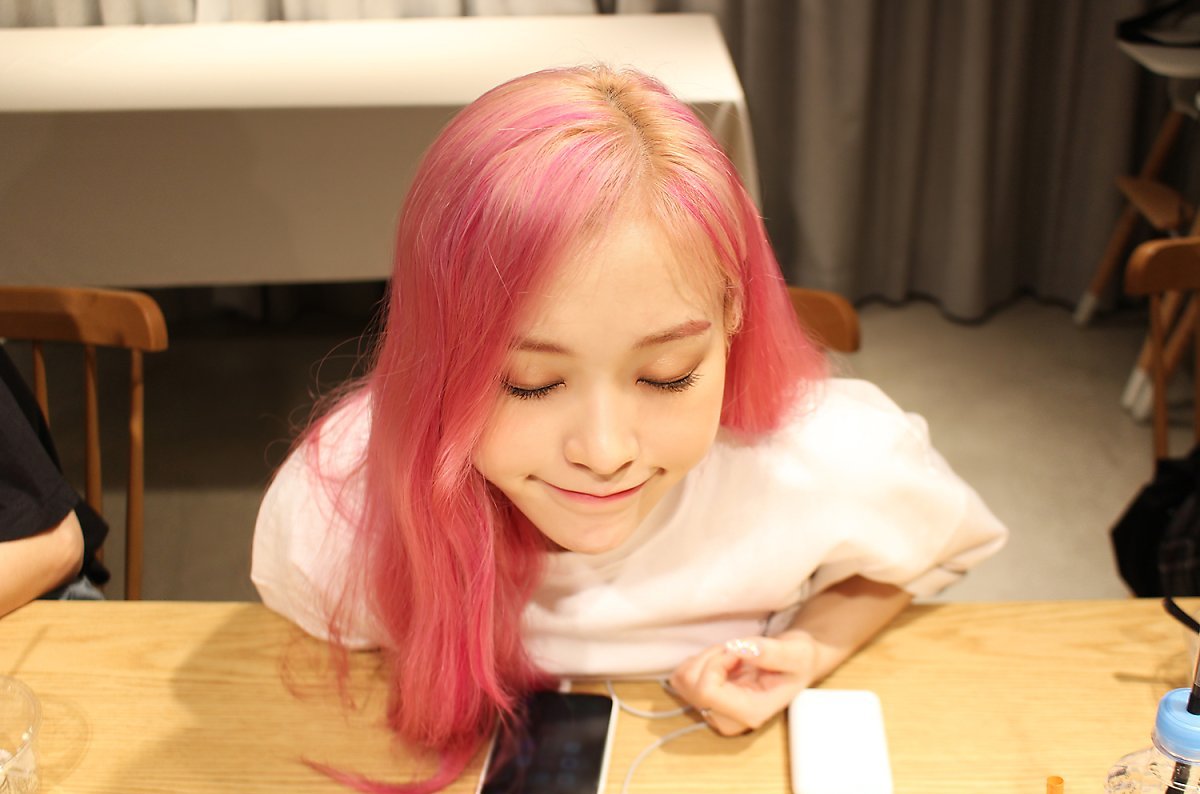 BITTERSWEETSITE's tweet photo. BITTERSWEET 🐇 | official update  
↳ #uvoficial  

 SOURCANDY 1ST FANCALL

 #.SOURCANDY #.ICEBREAKER #.JUNIPER https://t.co/YLtoYafGwo