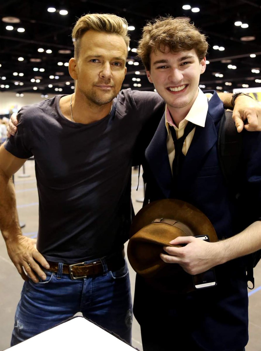 With all the #IndianaJones    on my feed this weekend, I had to share the time I met Young Indy himself, @seanflanery! Easily one of my favorite con experiences ever! 

#youngindianajones #megacon2015 #throwback #adventurehasaname