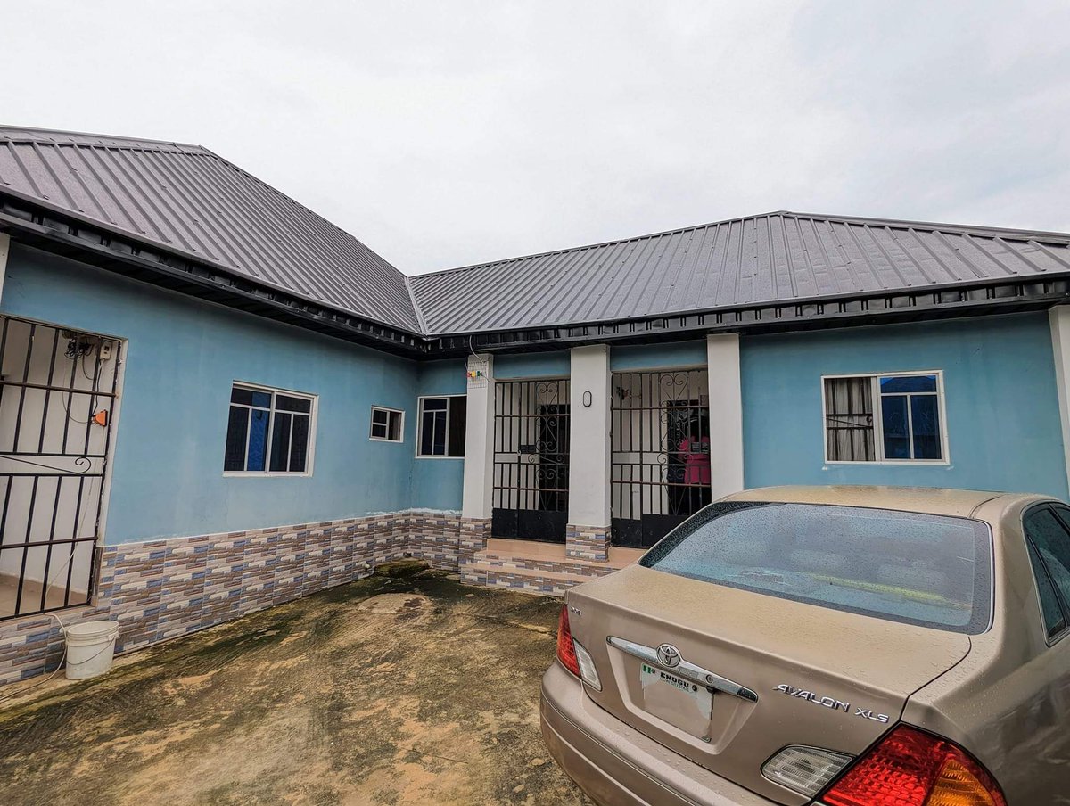 Wilsonprops's tweet image. 🏡House for  Sale...

A Property encompassing 3 Units of Selfcontain and 1 unit of  One Bedroom flat is available for sale at Abak Road, By United Evangelical Church Uyo,  Akwa ibom State...

•POP Ceiling
• German floored Compound 
• Good Power Supply
