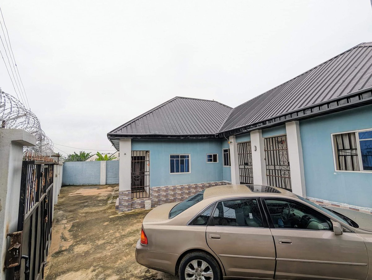 Wilsonprops's tweet image. 🏡House for  Sale...

A Property encompassing 3 Units of Selfcontain and 1 unit of  One Bedroom flat is available for sale at Abak Road, By United Evangelical Church Uyo,  Akwa ibom State...

•POP Ceiling
• German floored Compound 
• Good Power Supply