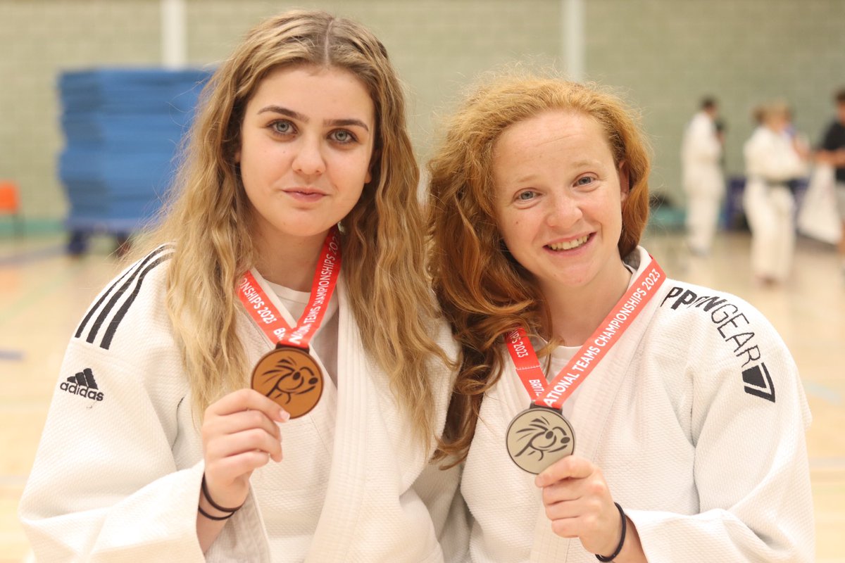 HackneyJudo's tweet image. Well done to Sensei Beth and Lucia who represented the Ldn area team last weekend at the National team champs where they alongside other London judoka won well earned silver and bronze medals respectively for their junior &amp;amp; senior teams, well so proud 🥈🥉

#judo #hackneyjudoclub