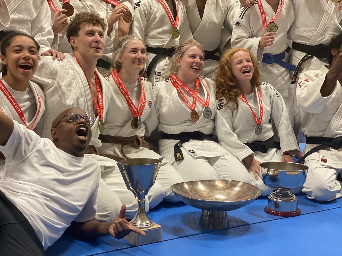 HackneyJudo's tweet image. Well done to Sensei Beth and Lucia who represented the Ldn area team last weekend at the National team champs where they alongside other London judoka won well earned silver and bronze medals respectively for their junior &amp;amp; senior teams, well so proud 🥈🥉

#judo #hackneyjudoclub