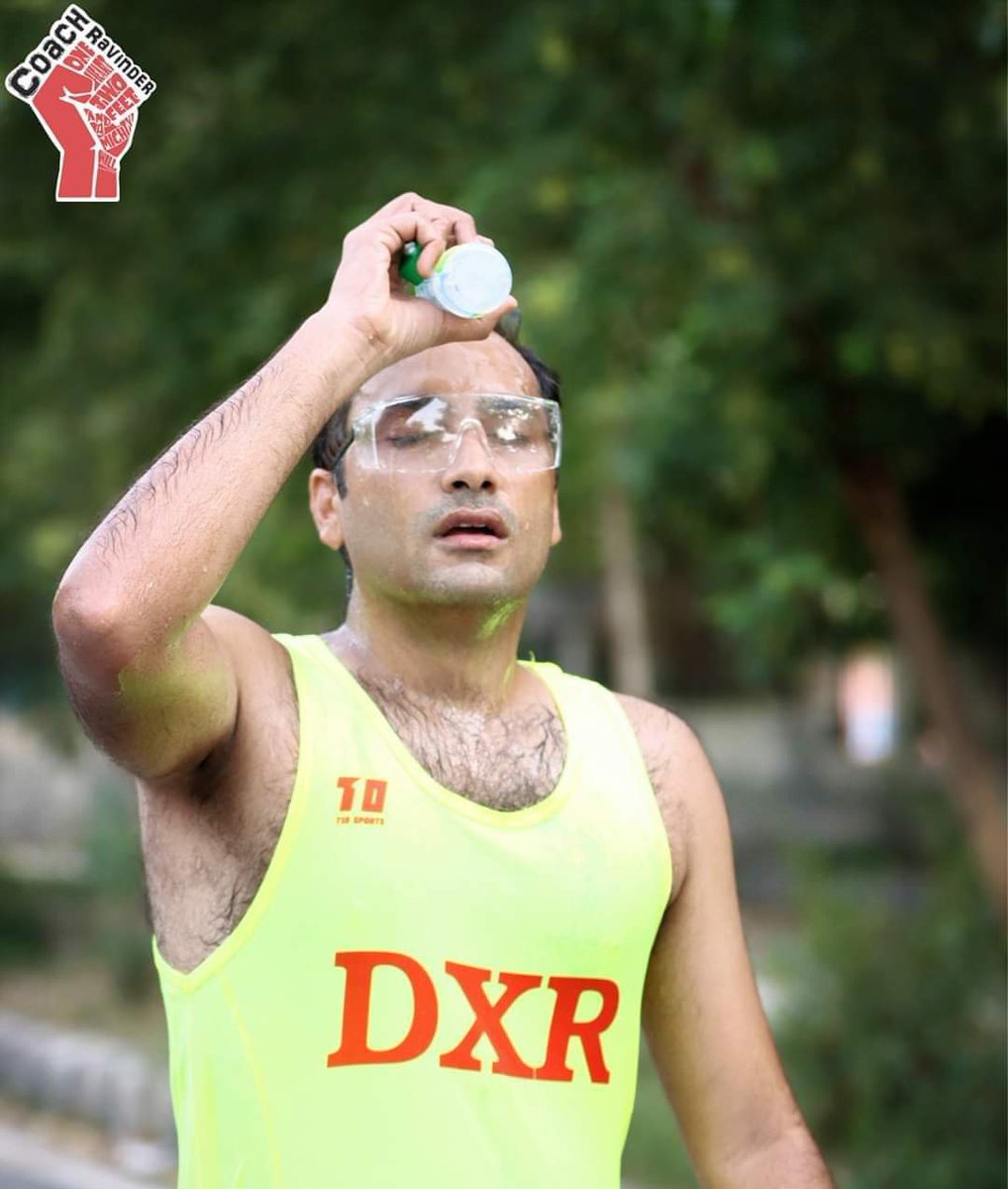 धूप की गरमी से ईंटें पक गईं पक गए फल...
सिर्फ इक हमारा जिस्म था जो कच्चा रह गया... : strava.app.link/W1q5MMWP7Ab