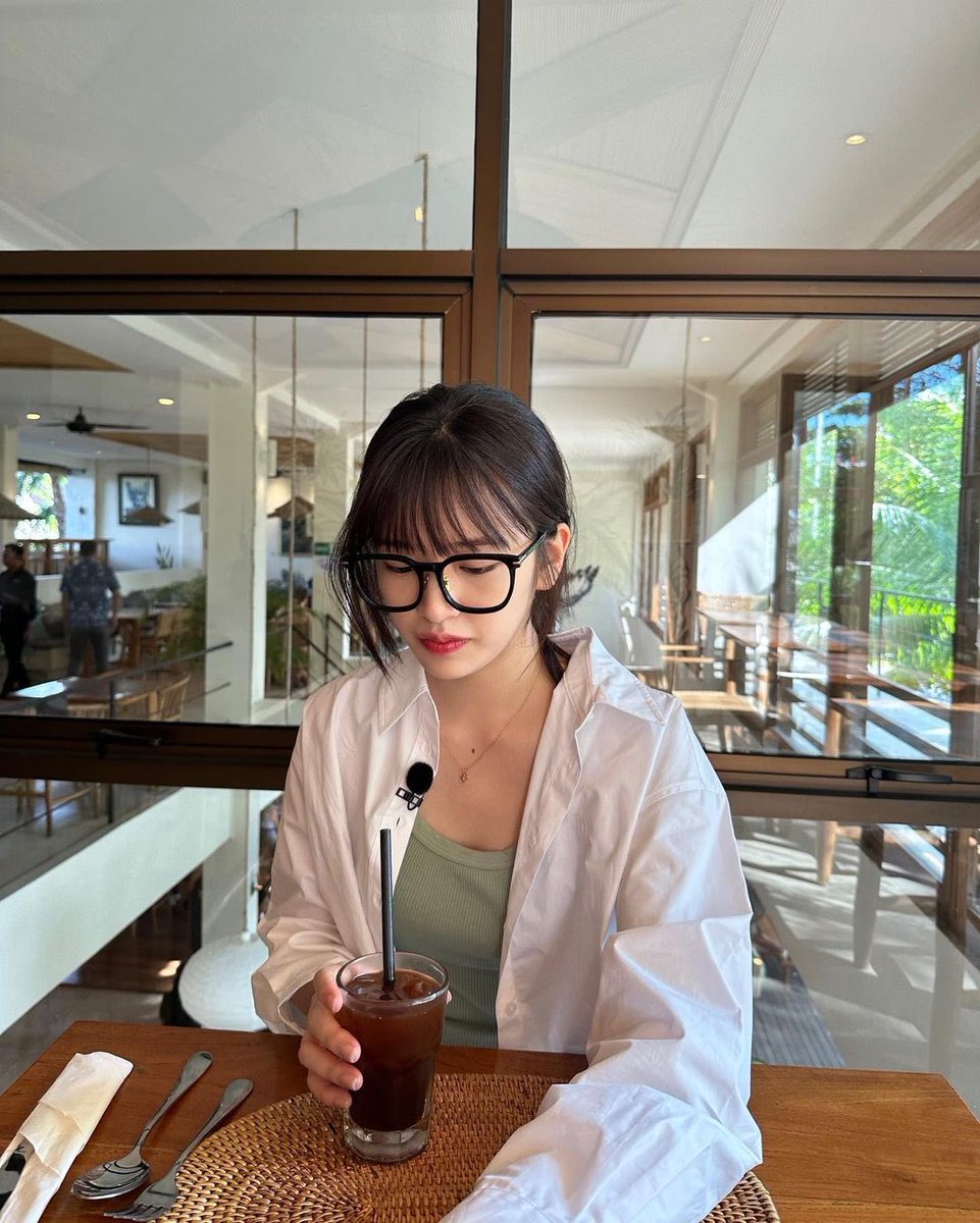 ivepics_'s tweet photo. yujin instagram update https://t.co/tNxkLqEUO9