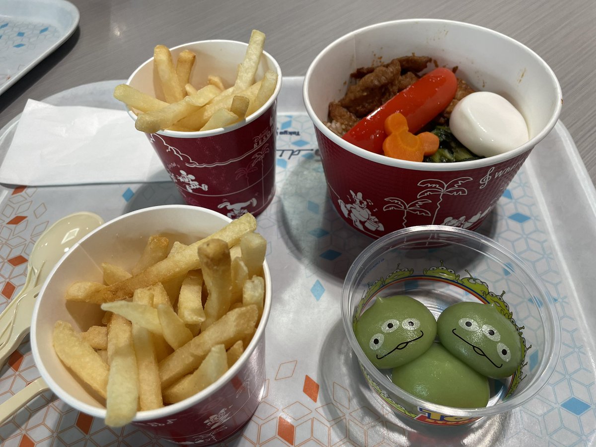 sakucbc's tweet photo. #ディズニーランド https://t.co/XQasIVtwgo