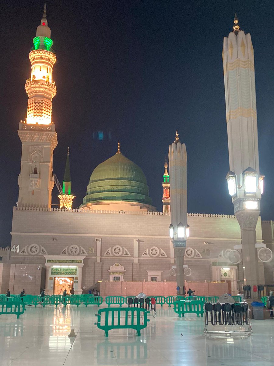 askourimam's tweet photo. Dear pilgrim,

Your journey is incomplete until you visit our beloved prophet ﷺ - his resting place, Masjid Nabawi, graveyard nearby, Masjid Quba, Mount Uhud &amp; local historical sites/museums. When you go there, convey our greetings to Him ﷺ. Short clip:
https://t.co/khOGso8H6I https://t.co/IkwhM8fww0