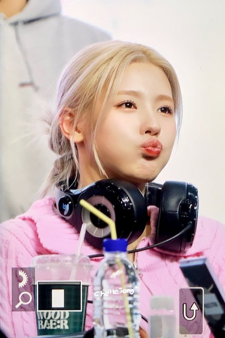 BITTERSWEETSITE's tweet photo. SOEUN π¦ | SoeunPics
230701 FANSIGN β³ #uvmidia
PrΓ©via de Soeun no fansign do dia 01. https://t.co/7e5TDDxDiI