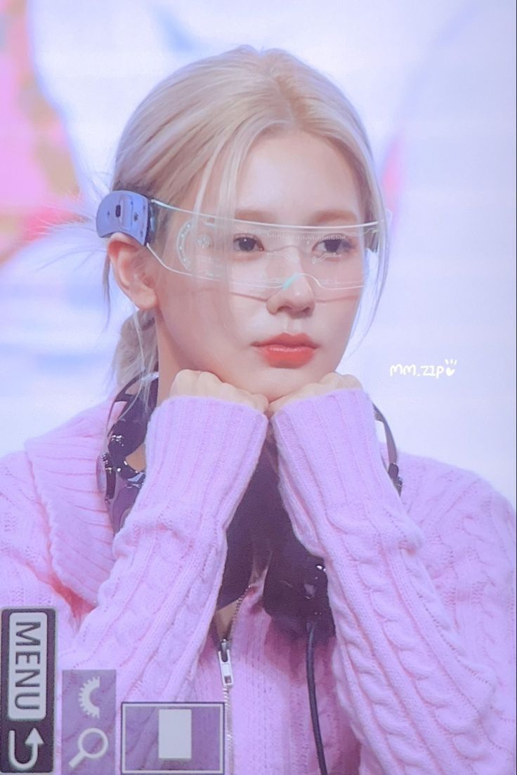 BITTERSWEETSITE's tweet photo. SOEUN π¦ | SoeunPics
230701 FANSIGN β³ #uvmidia
PrΓ©via de Soeun no fansign do dia 01. https://t.co/7e5TDDxDiI