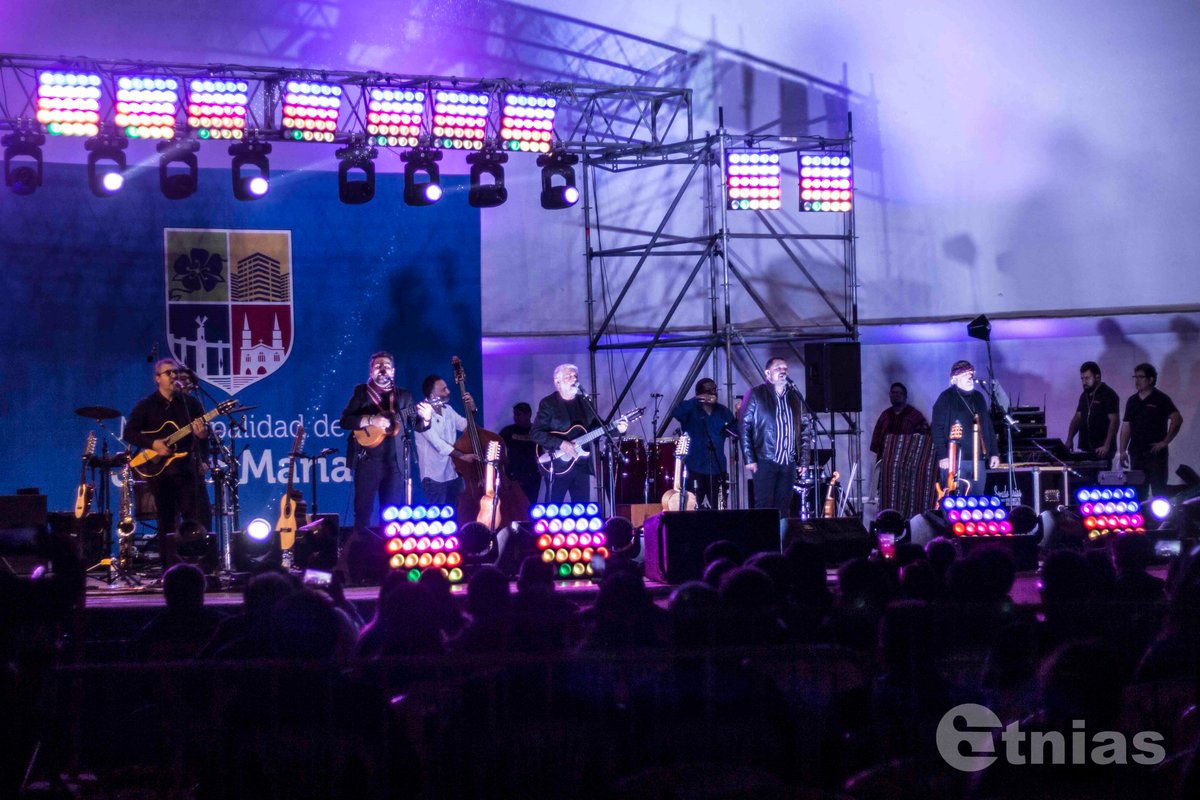 etniaspe's tweet photo. Inti Illimani de Chile, de Jorge Coulón (@jcoulon), en su retorno a Lima. Concierto ofrecido en el Campo de Marte. https://t.co/2yFrAKfcjz