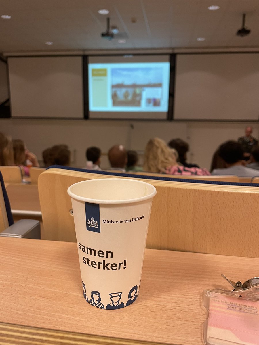 Wanneer moeten we militaire missies wel en niet steunen? Welke vragen moet je stellen? Welke dilemma’s kom je tegen?

Dit weekend besprak ik dat op de Bernhardkazerne in Amersfoort aan de hand van de casus Mali. Met D66’ers die het verdiepingsprogramma <a href="/d66route66/">Route66</a> volgen.