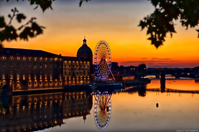 #MondayMotivation avec ce souvenir de #Toulouse depuis le quai de la Daurade.
 #visiteztoulouse <a href="/VisitToulouse/">Visit Toulouse</a> #HauteGaronne #jmlpyt #photography #picoftheday #artgallery #art #sunset #sunsetphotography #visitfrance #explorefrance #gettyimagescontributor