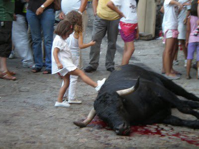 RayofLex's tweet photo. Aqui una imagen de niños expuestos a la violencia del orgullo de Madrid. https://t.co/LRNSl2wbnx