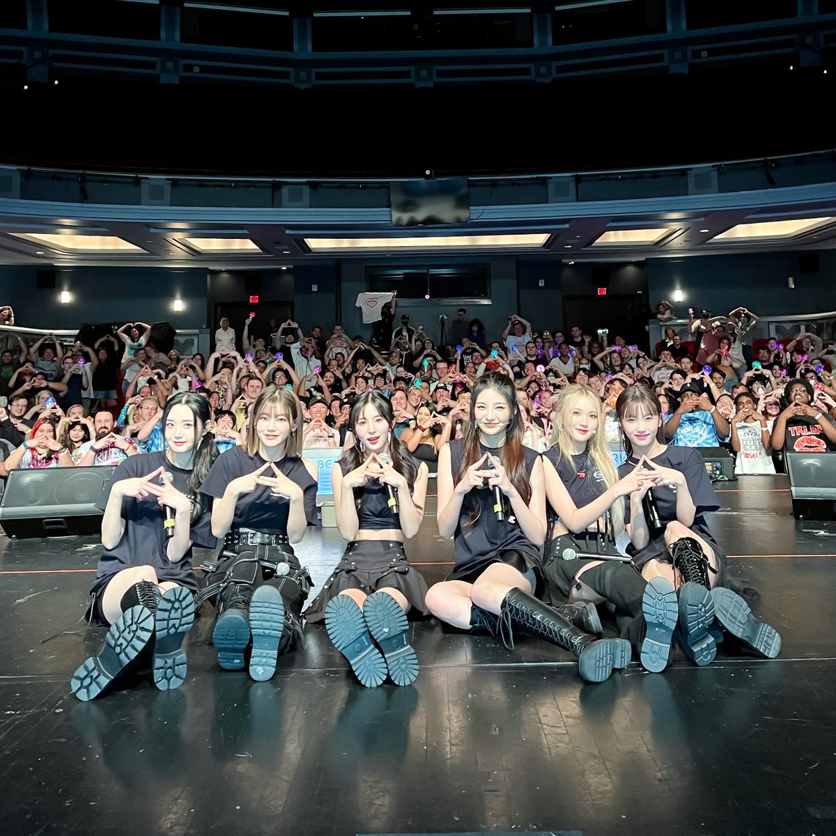 tribedaloca's tweet photo. [🇺🇸 #Tour_Diary]
https://t.co/zoEPUoK1l7's Love PHOENIX❣️

#트라이비 #TRI_BE #TRIBEVIDALOCATOUR #TRIBEINUSA https://t.co/SAW3dIp5LJ