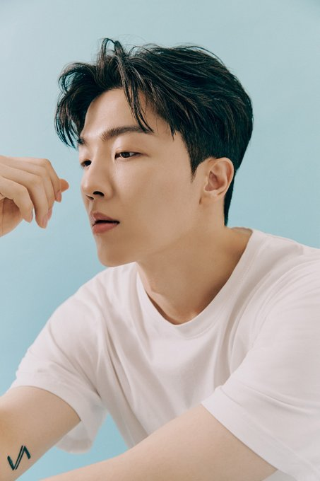 jukjaessi's tweet photo. congratulations &amp; good luck for the new journey jukjae!🤍 may this brings loots of goodies to you and to parents <33 https://t.co/9HyYNoaTRg