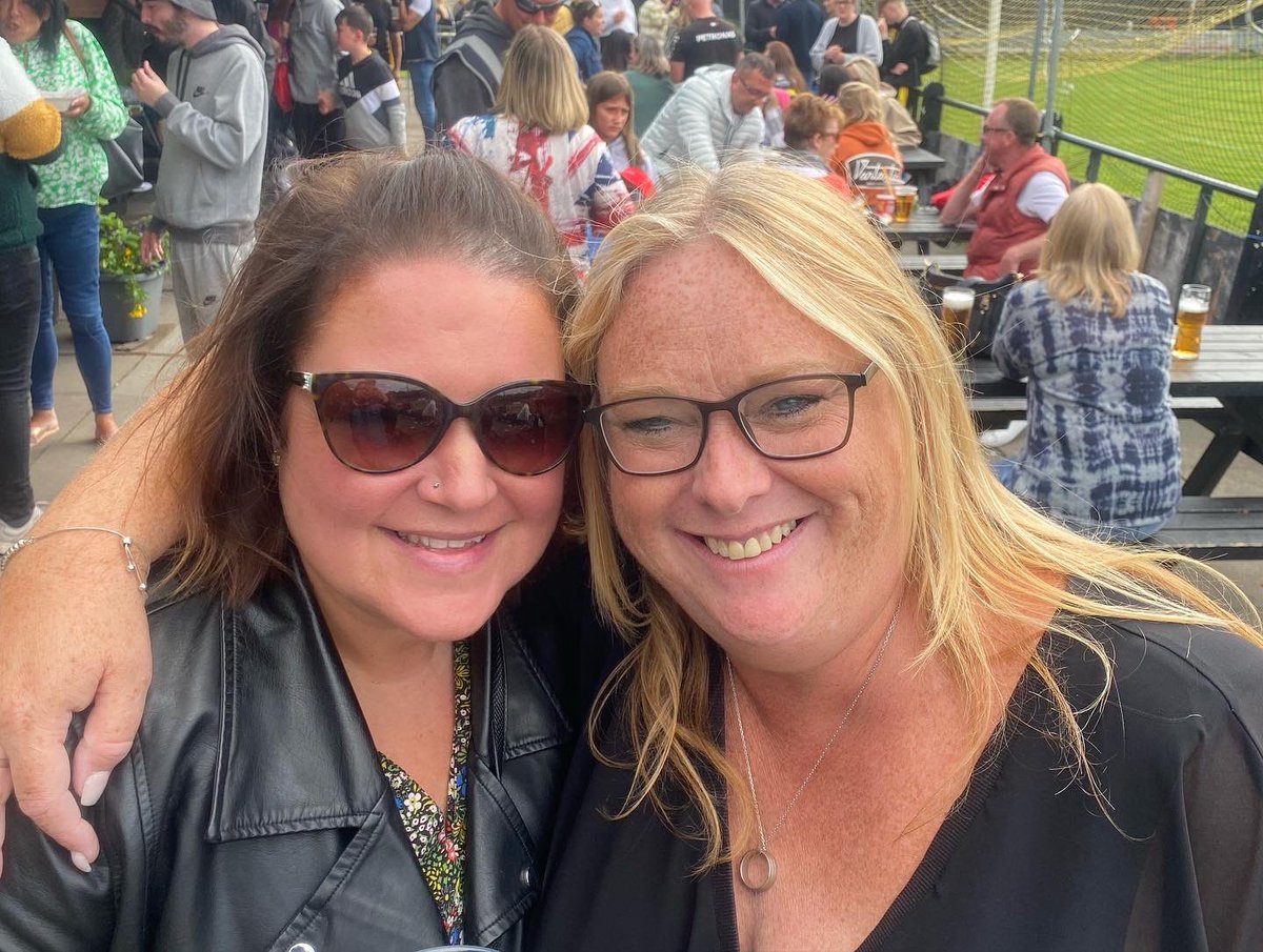 MissBowers1979's tweet photo. Special day today in memory of our Nev and making money for a charity close to all our hearts #rememberingnev #nmafc #newmills #curzonashtonfc #thechristie #christiecharity @nmafcfan @CurzonAshton @Woodley_Albion @TheChristie @NevisonFund @Nev150n https://t.co/kgd5tFCEtI