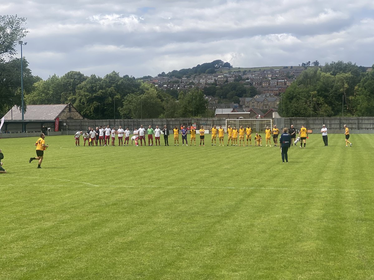 MissBowers1979's tweet photo. Special day today in memory of our Nev and making money for a charity close to all our hearts #rememberingnev #nmafc #newmills #curzonashtonfc #thechristie #christiecharity @nmafcfan @CurzonAshton @Woodley_Albion @TheChristie @NevisonFund @Nev150n https://t.co/kgd5tFCEtI
