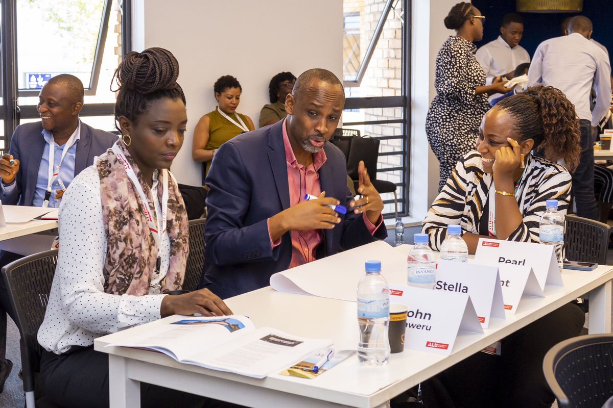 CRA_Fellowship's tweet photo. To effectively deliver public services that support majority communities, public leaders need to collaborate with various stakeholders.

Happy new week and month! #july 

#alupublicsectorfellowship #leaders #collaboration #support #teamwork https://t.co/LBZf4RCkBr